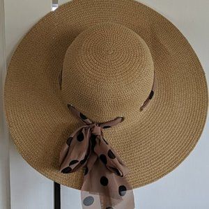 Straw floppy hat